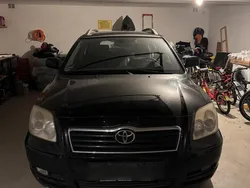 Schwarz Gebraucht 2005 Toyota Avensis T2 Kombi | 1.200 € (Superpreis)