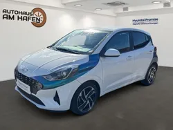 Weiß Gebraucht 2021 Hyundai i10 Edition 30+ Kleinwagen | 12.890 € (Etwas zu teuer)