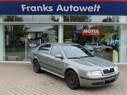 Grün metallic Gebraucht 2003 Skoda Octavia Classic Limousine | 2.300 € (Etwas zu teuer)