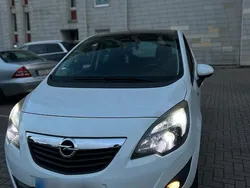 Weiß Gebraucht 2011 Opel Meriva Van / Kleinbus | 3.300 € (Fairer Preis)
