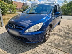 Blau Gebraucht 2002 Peugeot 307 Kombi | 1.800 €