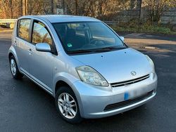 Silber Gebraucht 2012 Daihatsu Sirion Kleinwagen | 1.049 €