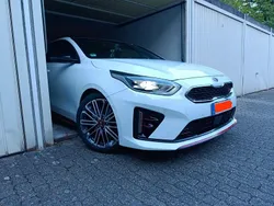 Weiß Gebraucht 2022 Kia ProCeed GT Kleinwagen | 25.500 € (Fairer Preis)