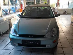 Silber Gebraucht 2000 Ford Focus Ghia Limousine | 2.899 € (Teuer)