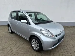 Silber Gebraucht 2006 Daihatsu Sirion Kleinwagen | 1.900 € (Fairer Preis)
