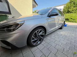 Silber Gebraucht 2022 Hyundai i30 Kombi | 25.000 € (Etwas zu teuer)