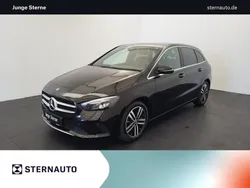 Lack kosmosschwarz Gebraucht 2022 Mercedes B200 Progressive Van / Kleinbus | 27.370 € (Fairer Preis)