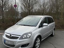Silber Gebraucht 2011 Opel Zafira Van / Kleinbus | 3.650 € (Etwas zu teuer)