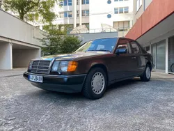 Braun Gebraucht 1985 Mercedes E300 Limousine | 11.999 €