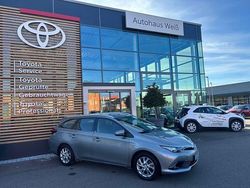 Titansilber mica metallic Gebraucht 2016 Toyota Auris Hybrid Basis | 10.250 € (Superpreis)
