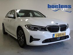 Weiß Gebraucht 2020 BMW 330e Sport Line Limousine | 22.756 €