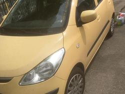 Gelb Gebraucht 2010 Hyundai i10 Kleinwagen | 2.600 €