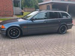 Grau Gebraucht 2000 BMW 330 Kombi | 3.950 € (Etwas zu teuer)