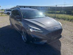 Grau Gebraucht 2019 Ford Focus ST-Line Kombi | 16.299 € (Etwas zu teuer)