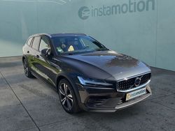 Grau Gebraucht 2022 Volvo V60 CC Plus Kombi | 57.040 €