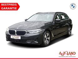 Saphirschwarz metallic (metallic) Gebraucht 2022 BMW 520 Sport Line Kombi | 34.950 € (Fairer Preis)