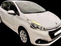 Weiß Gebraucht 2016 Peugeot 208 Active Kleinwagen | 3.900 € (Guter Preis)