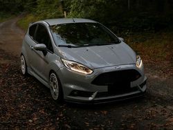 Grau Gebraucht 2017 Ford Fiesta ST200 Kleinwagen | 17.500 €
