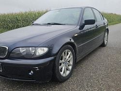 Blau Gebraucht 2003 BMW 318 Limousine | 2.000 € (Guter Preis)
