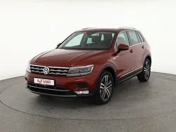 Ruby red metallic (metallic) Gebraucht 2017 VW Tiguan Highline SUV | 27.490 € (Superpreis)
