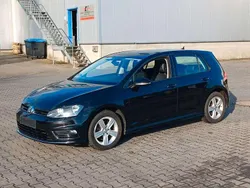 Schwarz Gebraucht 2016 VW Golf VII Comfortline Limousine | 8.750 € (Fairer Preis)