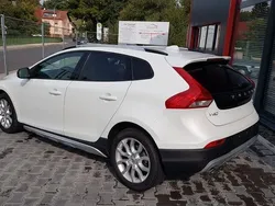 Weiß Gebraucht 2018 Volvo V40 CC Plus Kombi | 17.500 € (Fairer Preis)