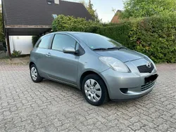Grau Gebraucht 2006 Toyota Yaris Limousine | 2.650 €