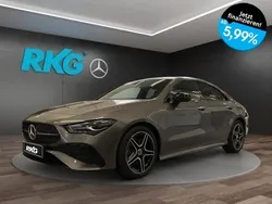 Grau Neu 2025 Mercedes CLA200 AMG Limousine | 40.280 € (Etwas zu teuer)