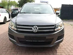 Grau Gebraucht 2016 VW Tiguan Trendline SUV | 10.950 € (Fairer Preis)