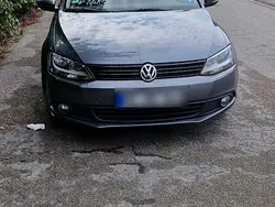 Grau Gebraucht 2025 VW Jetta Limousine | 5.290 €