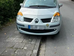 Grau Gebraucht 2006 Renault Modus Van / Kleinbus | 1.550 €