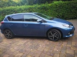 Blau Gebraucht 2018 Toyota Auris Hybrid Kombi | 15.399 € (Guter Preis)