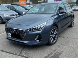 Grau Gebraucht 2017 Hyundai i30 Intro Edition Limousine | 11.900 € (Fairer Preis)