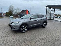 Grau Gebraucht 2015 Nissan Qashqai Acenta SUV | 10.000 € (Teuer)