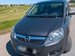 Gebraucht 2011 Opel Zafira Family Van / Kleinbus | 3.800 € (Etwas zu teuer)