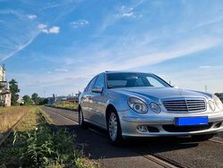 Silber Gebraucht 2003 Mercedes E220 Limousine | 3.000 €