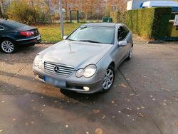 Grau Gebraucht 2003 Mercedes C200 Coupé | 2.000 € (Fairer Preis)
