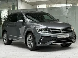 Grau Gebraucht 2024 VW Tiguan Allspace R-line SUV | 44.490 € (Fairer Preis)