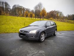 Grau Gebraucht 2007 Ford Focus Kombi | 2.700 € (Fairer Preis)