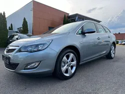 Grau Gebraucht 2011 Opel Astra Kombi | 2.999 € (Guter Preis)
