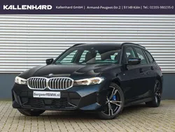 Black sapphire metallic Gebraucht 2024 BMW 330 M Sport Kombi | 41.875 € (Guter Preis)