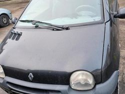 Schwarz Gebraucht 2003 Renault Twingo Kleinwagen | 800 €