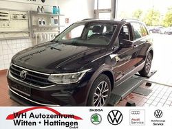 Deep black perleffekt Gebraucht 2023 VW Tiguan Life SUV | 25.954 € (Fairer Preis)
