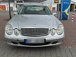 Silber Gebraucht 2004 Mercedes E220 Limousine | 3.950 € (Etwas zu teuer)