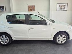 Weiß Gebraucht 2010 Dacia Sandero Lauréate Kleinwagen | 1.490 € (Superpreis)