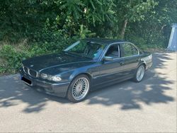 Grün Gebraucht 1999 BMW 735 Limousine | 29.999 €