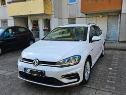 Weiß Gebraucht 2020 VW Golf VII Highline Limousine | 10.900 € (Guter Preis)