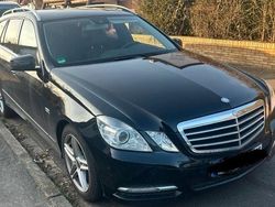 Schwarz Gebraucht 2012 Mercedes E200 Avantgarde Kombi | 10.500 € (Guter Preis)