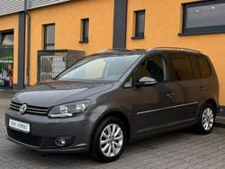 Grau Gebraucht 2014 VW Touran Highline Van / Kleinbus | 5.980 € (Guter Preis)