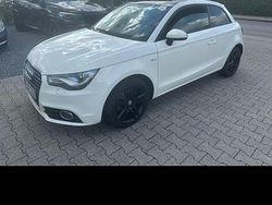 Weiß Gebraucht 2011 Audi A1 S-Line Kleinwagen | 4.699 € (Teuer)